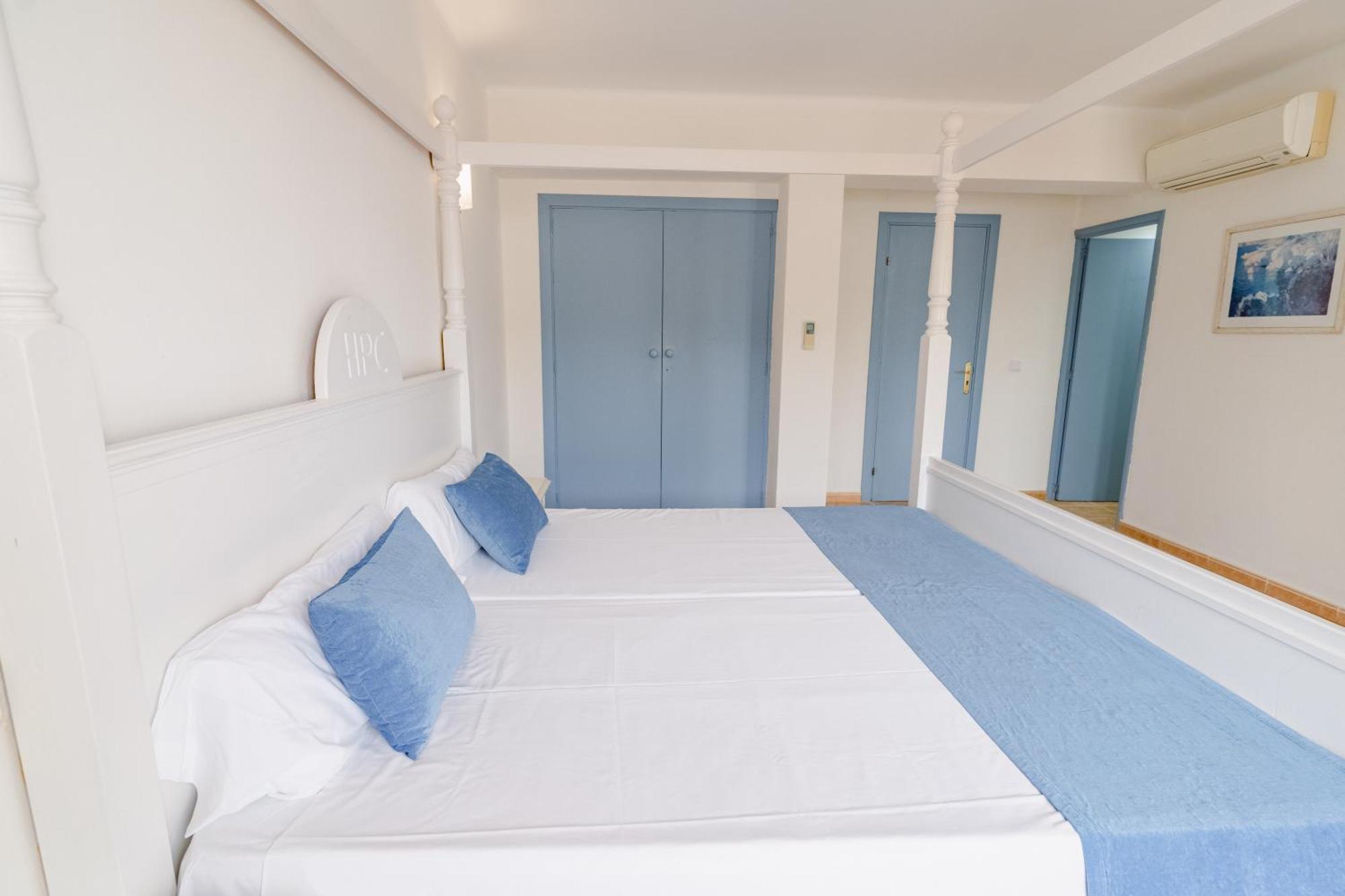 Hostal Hpc Porto Colom Exterior photo